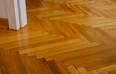 Parquet à bâtons rompus ou en chevron